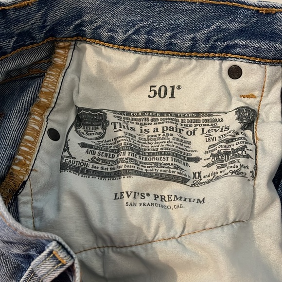 Levis 501 Distressed Jean Buttonfly Shorts Size 27 - Picture 8 of 8